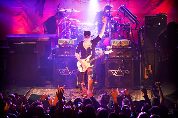 STEVE VAI