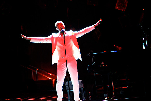JOHN LEGEND